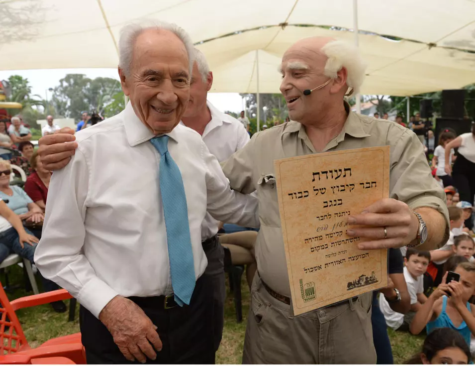 שחקן בדמותו של בן גוריון העניק לפרס תעודת "חבר של כבוד"