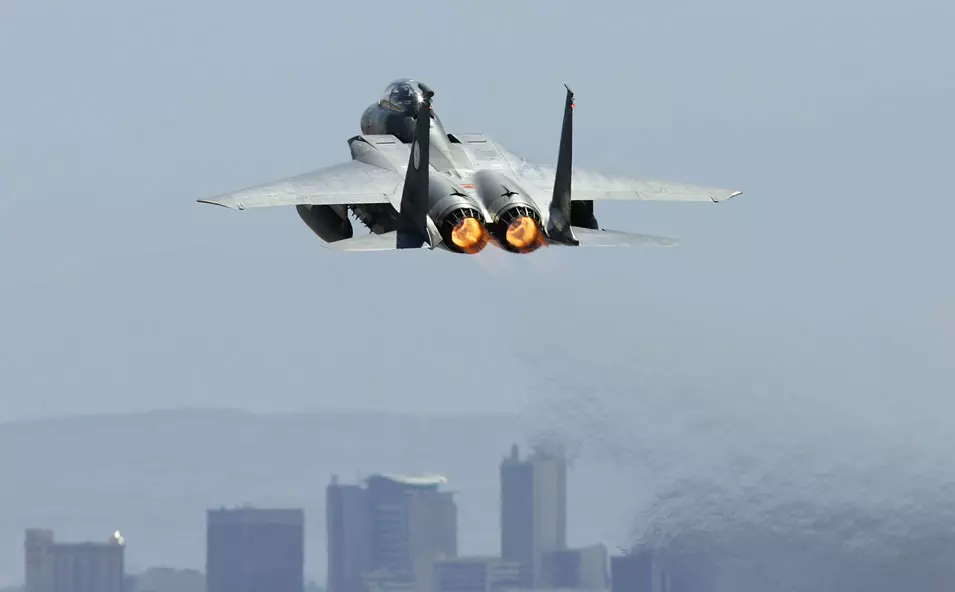 סגר אווירי יעלה מיליארדים. מטוס F-15 של חיל האוויר האמריקני