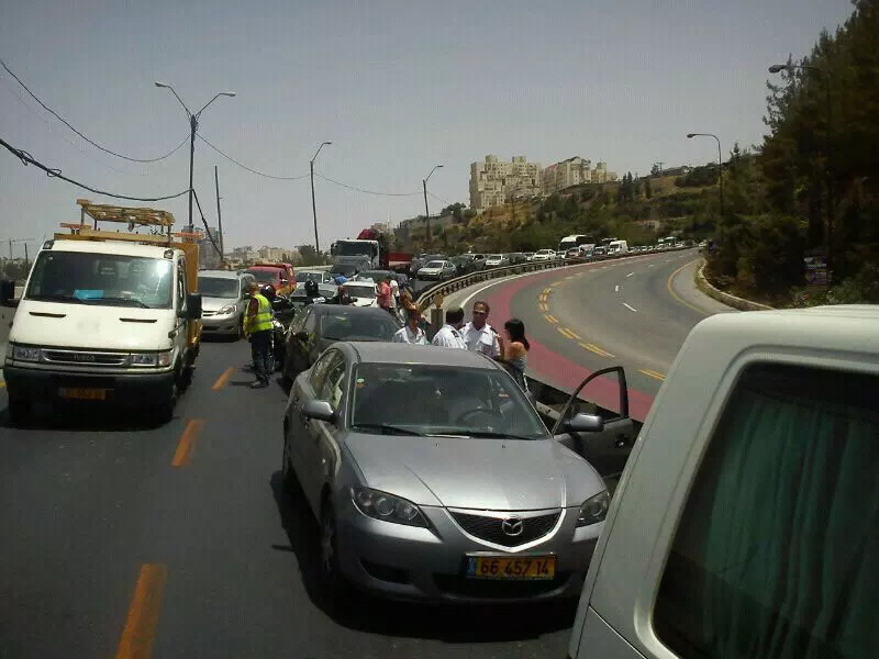 כביש בגין בירושלים. למצולמים אין קשר לכתבה