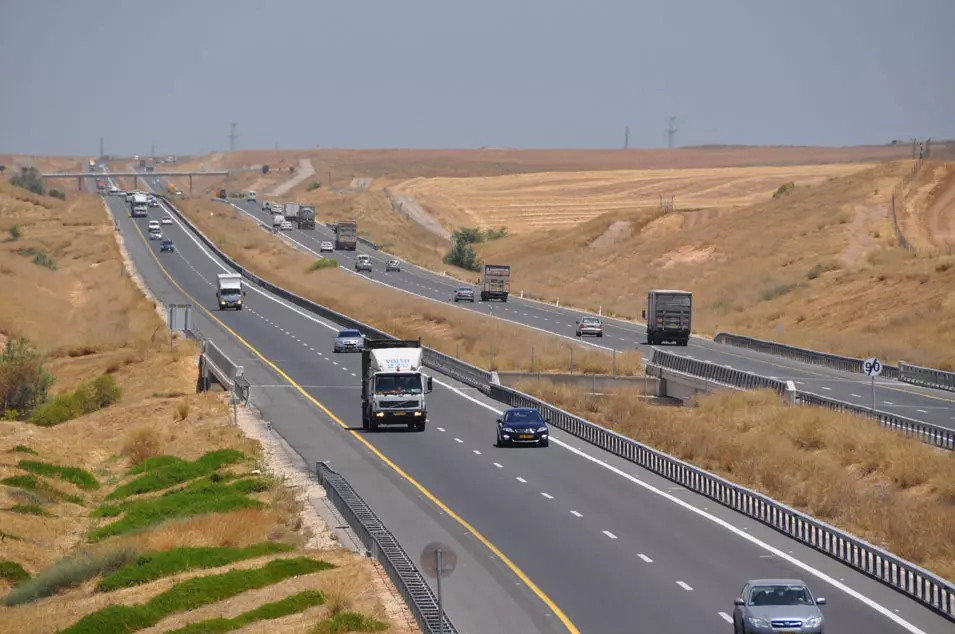 "סצנת מרדף מסרט אמריקאי". כביש 6