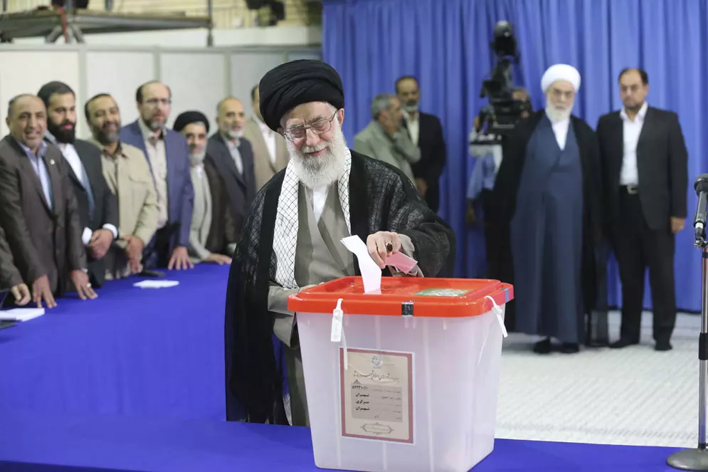 ההצבעה ביטאה כנראה ביקורת גם נגדו. המנהיג העליון חמינאי מצביע אתמול