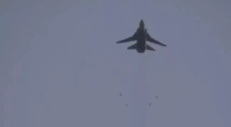 מטוס סוחוי של חיל האוויר הסורי בצפון המדינה. המורדים הקיצונים זכו בטייס?