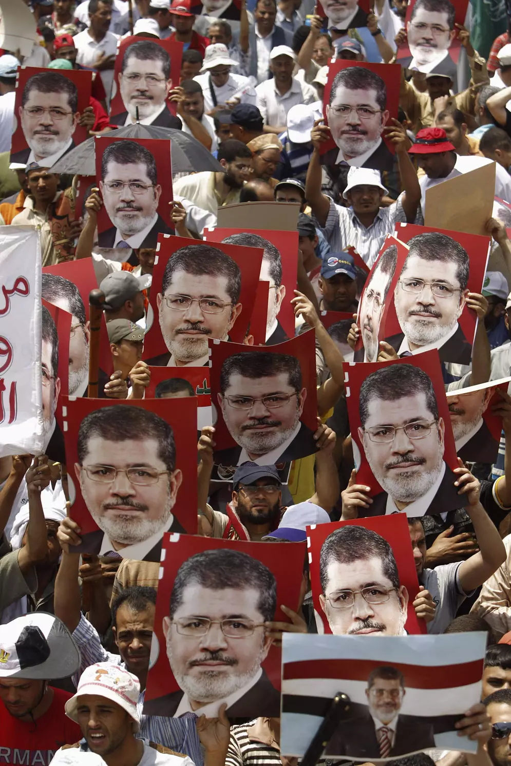 מפגינים בקהיר נגד מוחמד מורסי. הודח תוך ימים ספורים של הפגנות