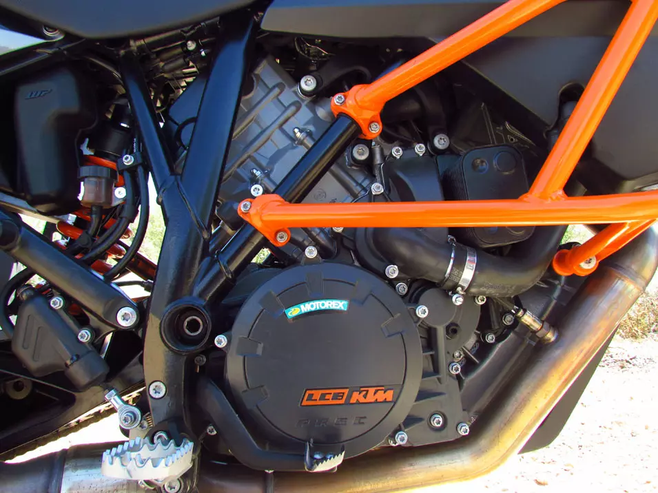 המנוע הגיע מדגם הסופרבייק RC8R, רק שהכוח הותאם ל-150 כ"ס, "בלבד"