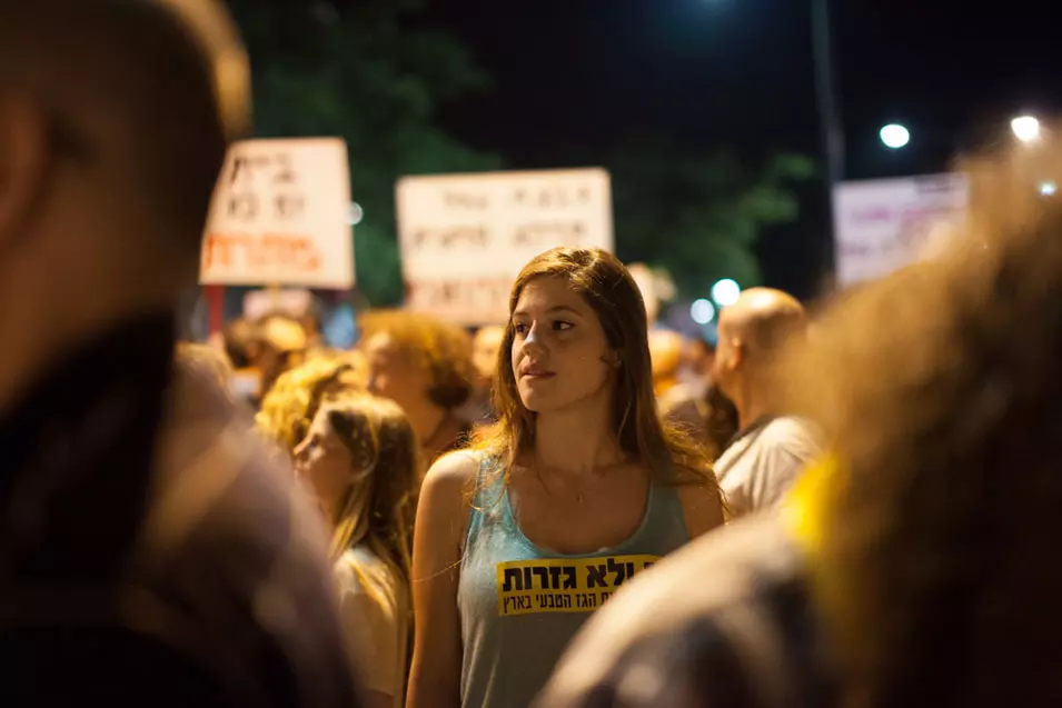 לא מוכנים לחיות תחת עול כלכלי. צעירה בהפגנת המחאה החברתית בתל אביב