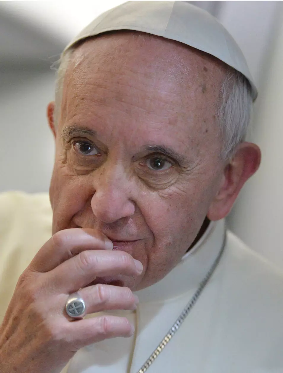 עדיין לא ראה הומוסקסואל עם תעודה. האפיפיור פרנציסקוס