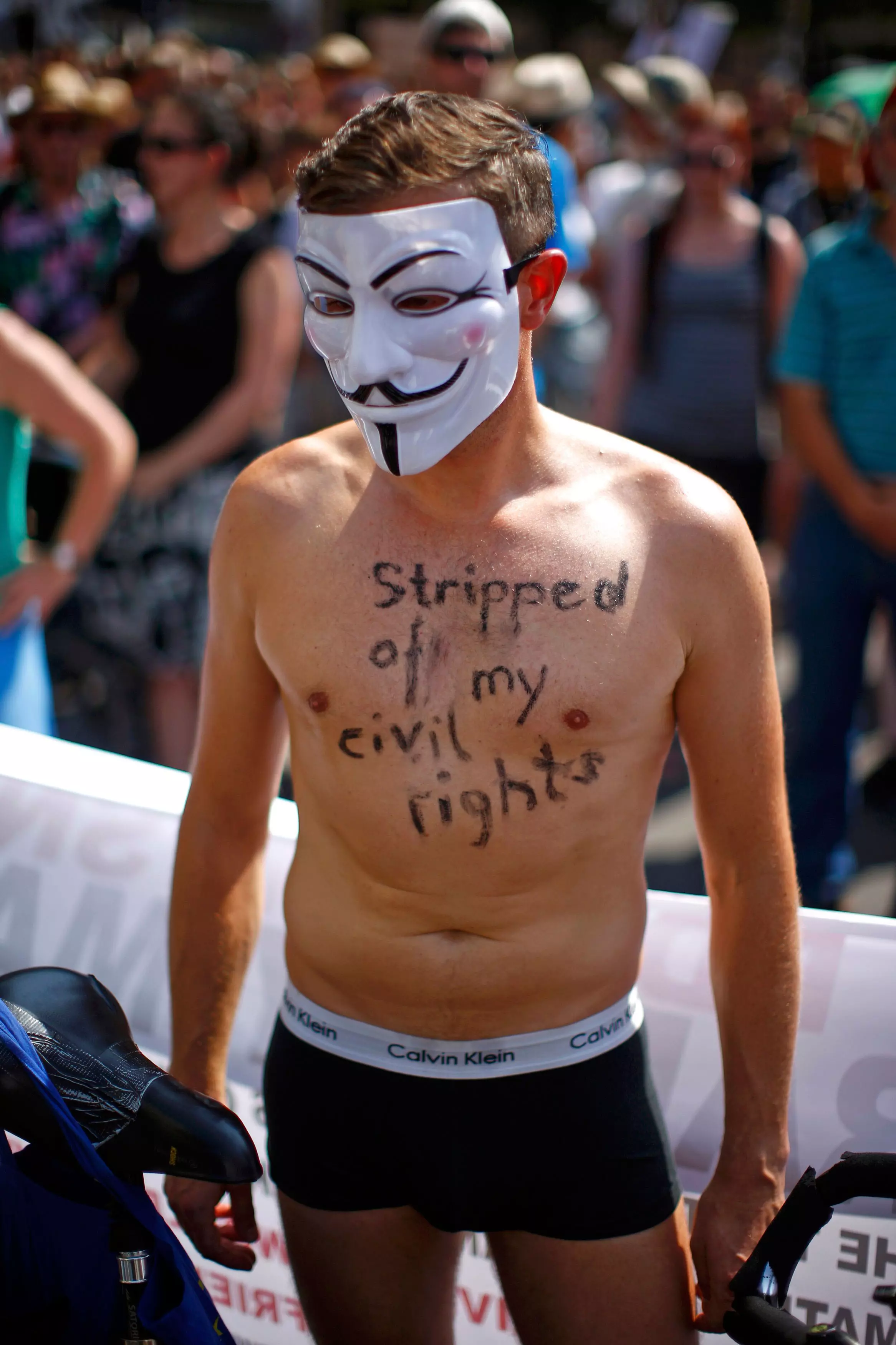 "הופשטתי מזכויות האזרחי שלי". הפגנה למען סנודן בברלין, השבוע
