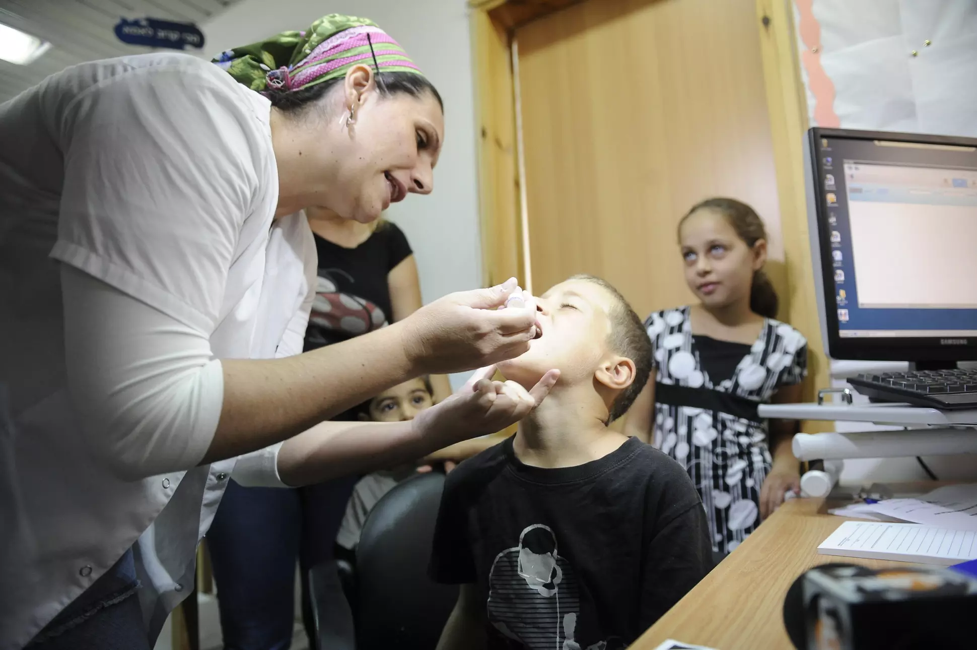 יש מספיק חיסונים כדי להגן על כולם. חיסון פוליו בדרום, השבוע