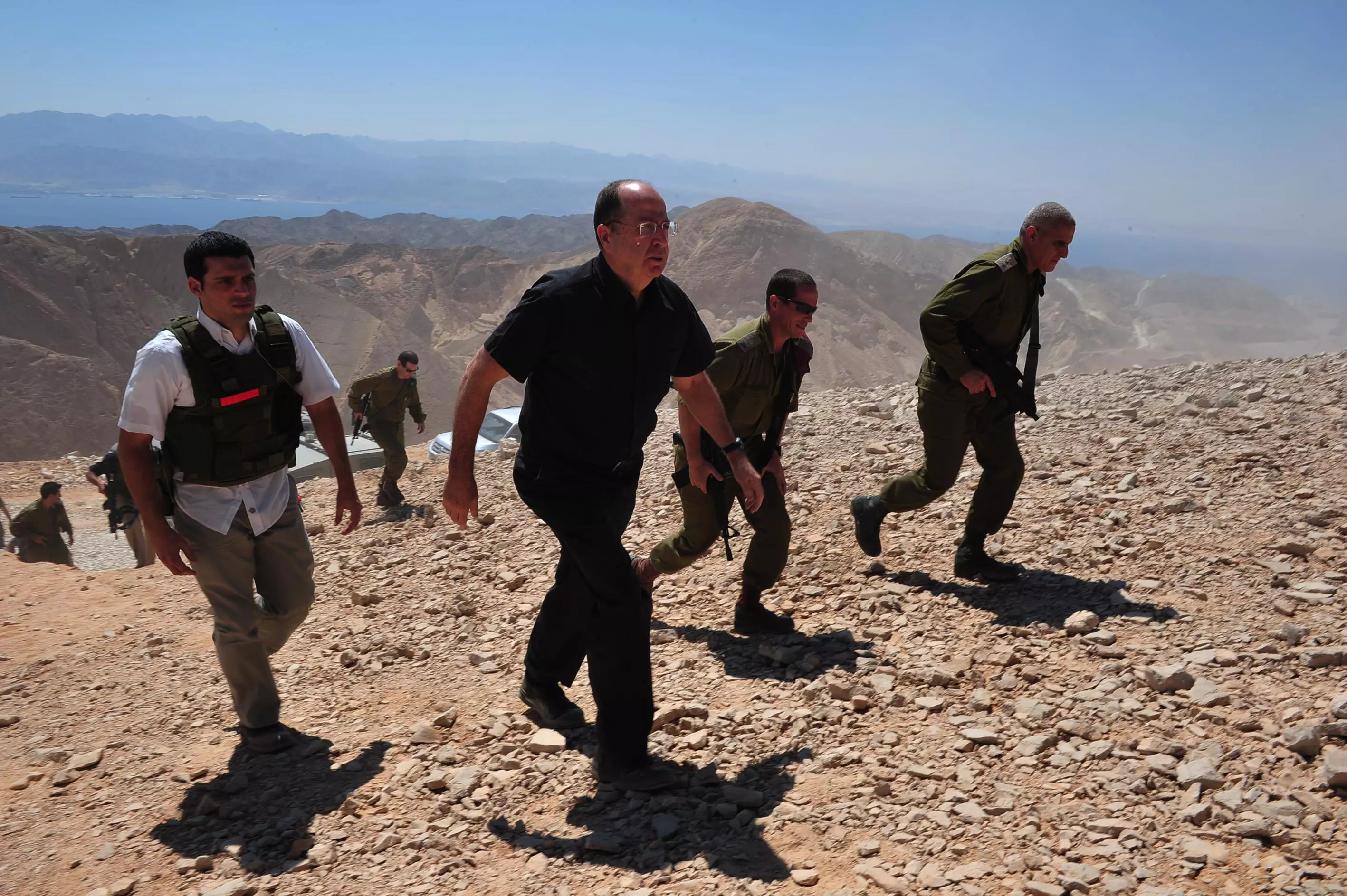 יעלון בביקור בגבול מצרים, לפני כשבועיים וחצי