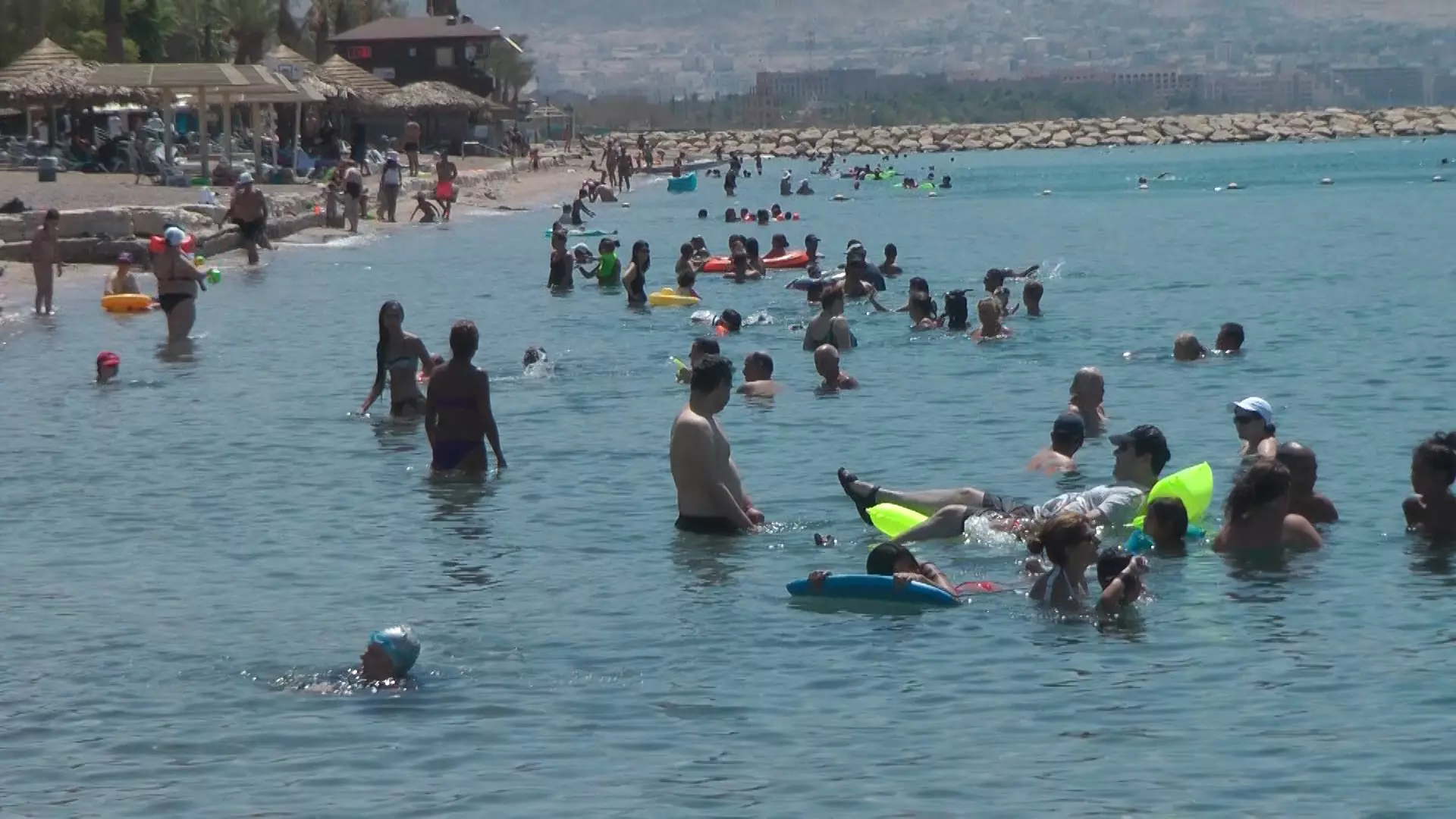 ים סוף צפוי להיות נוח לרחצה. נופשים באילת