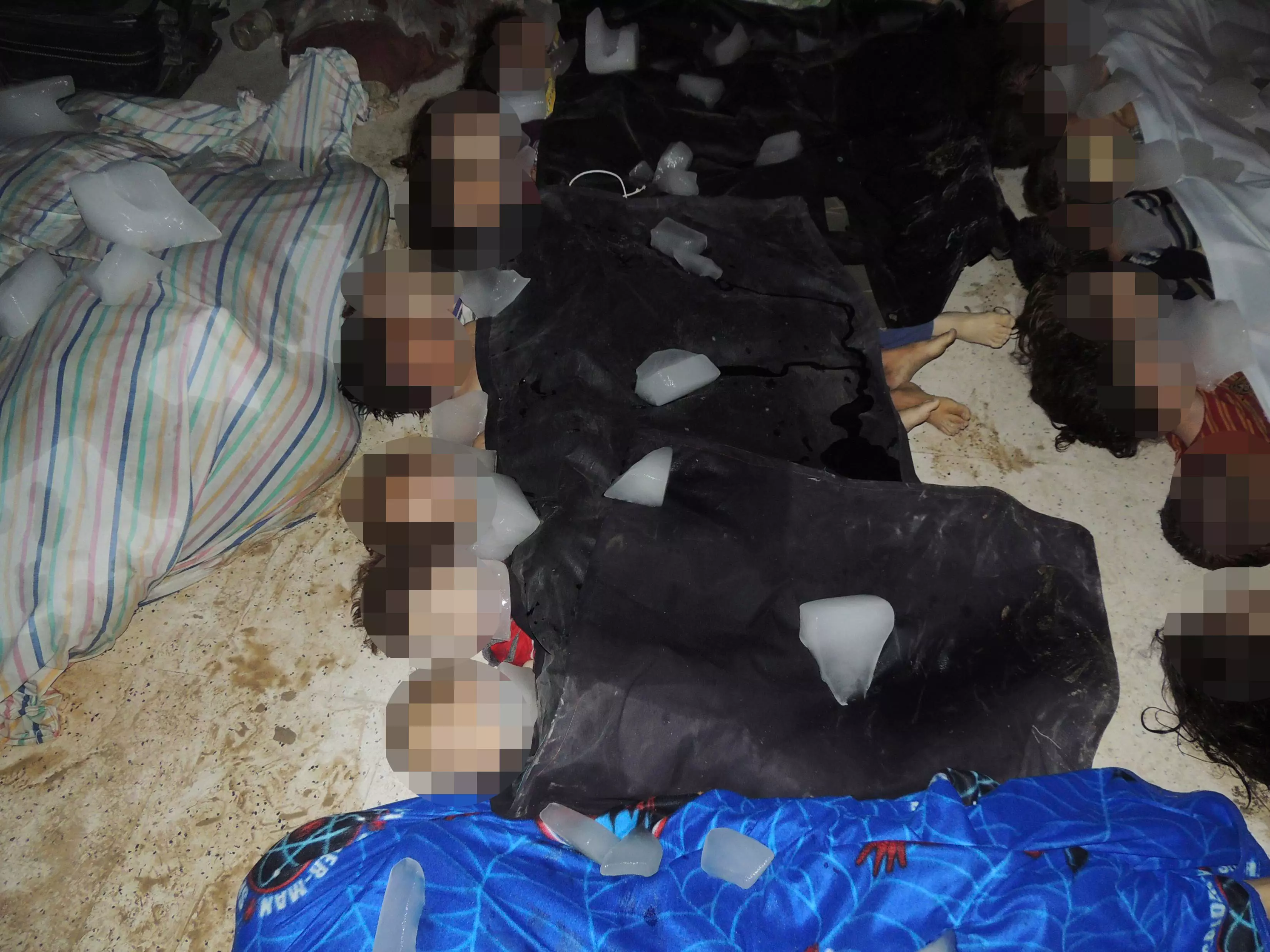 גופות של ילדים שנהרגו לכאורה במתקפה הכימית, אוגוסט 2013
