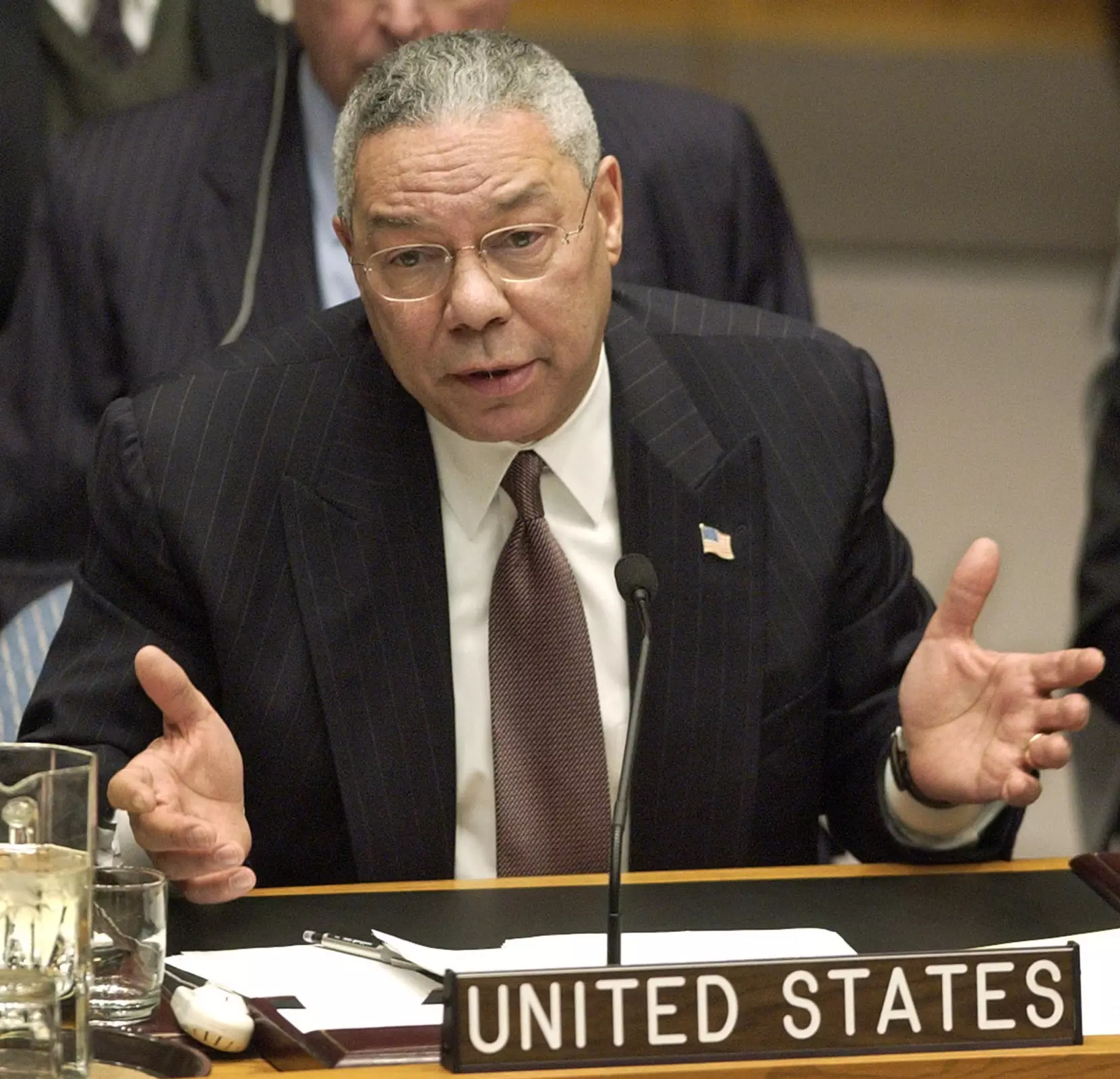 מהדורה נוספת? שר החוץ קולין פאוול מנסה לשכנע את האו"ם בהימצאות נשק להשמדה המונית בעיראק, פברואר 2003