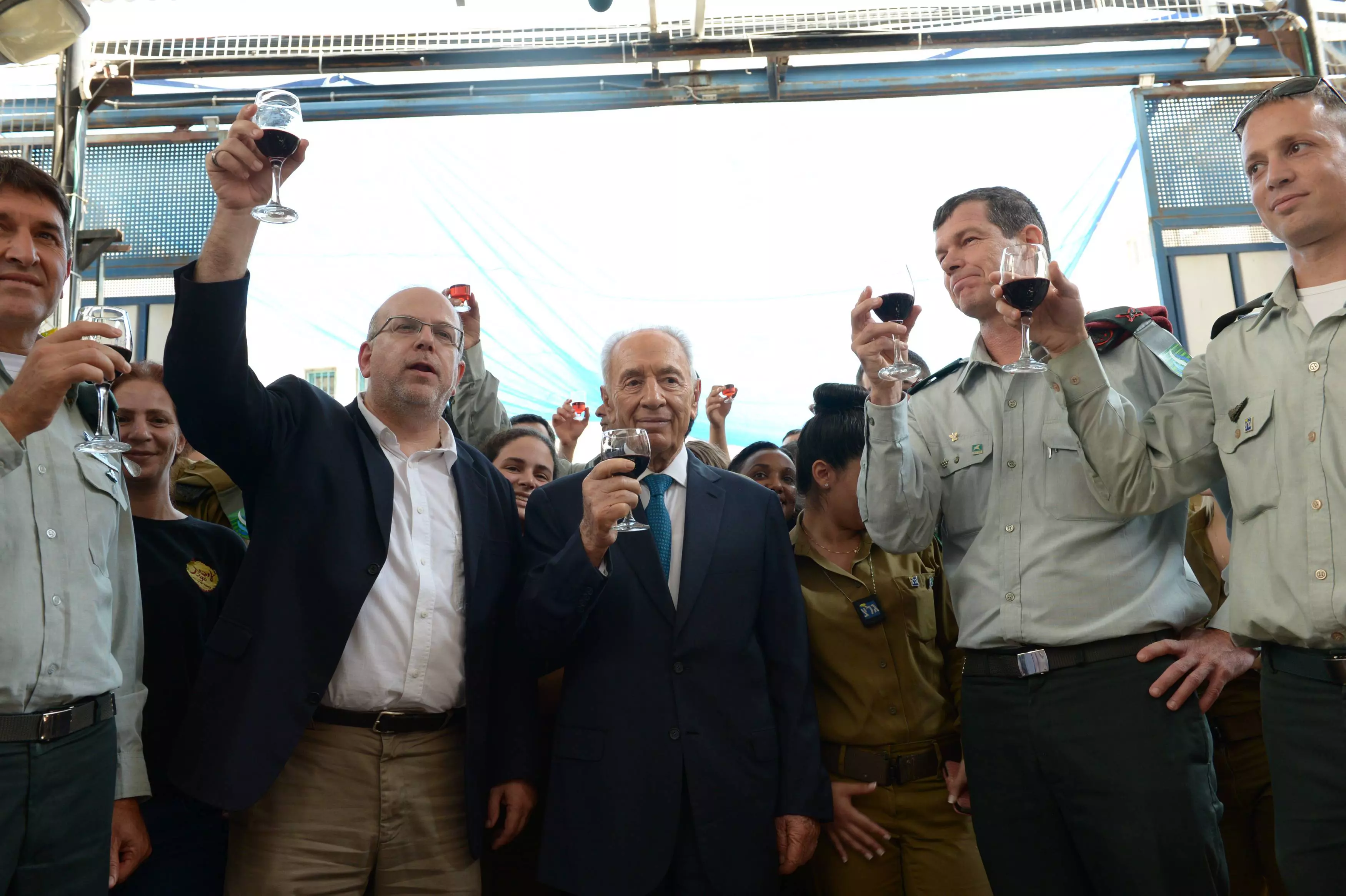 "הפוליטיקה כבר שם". הנשיא בביקור בתחנה