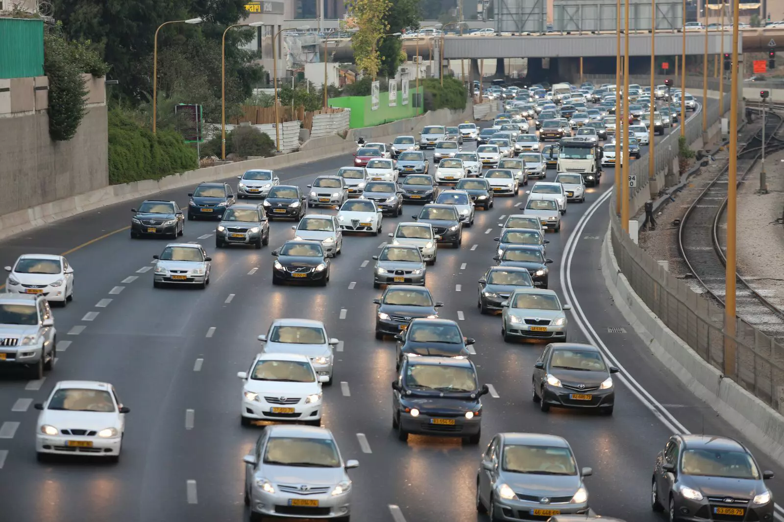 פקק תנועה. ככל שתעמדו בו יותר, כך יגדל הסיכוי לתחלואה