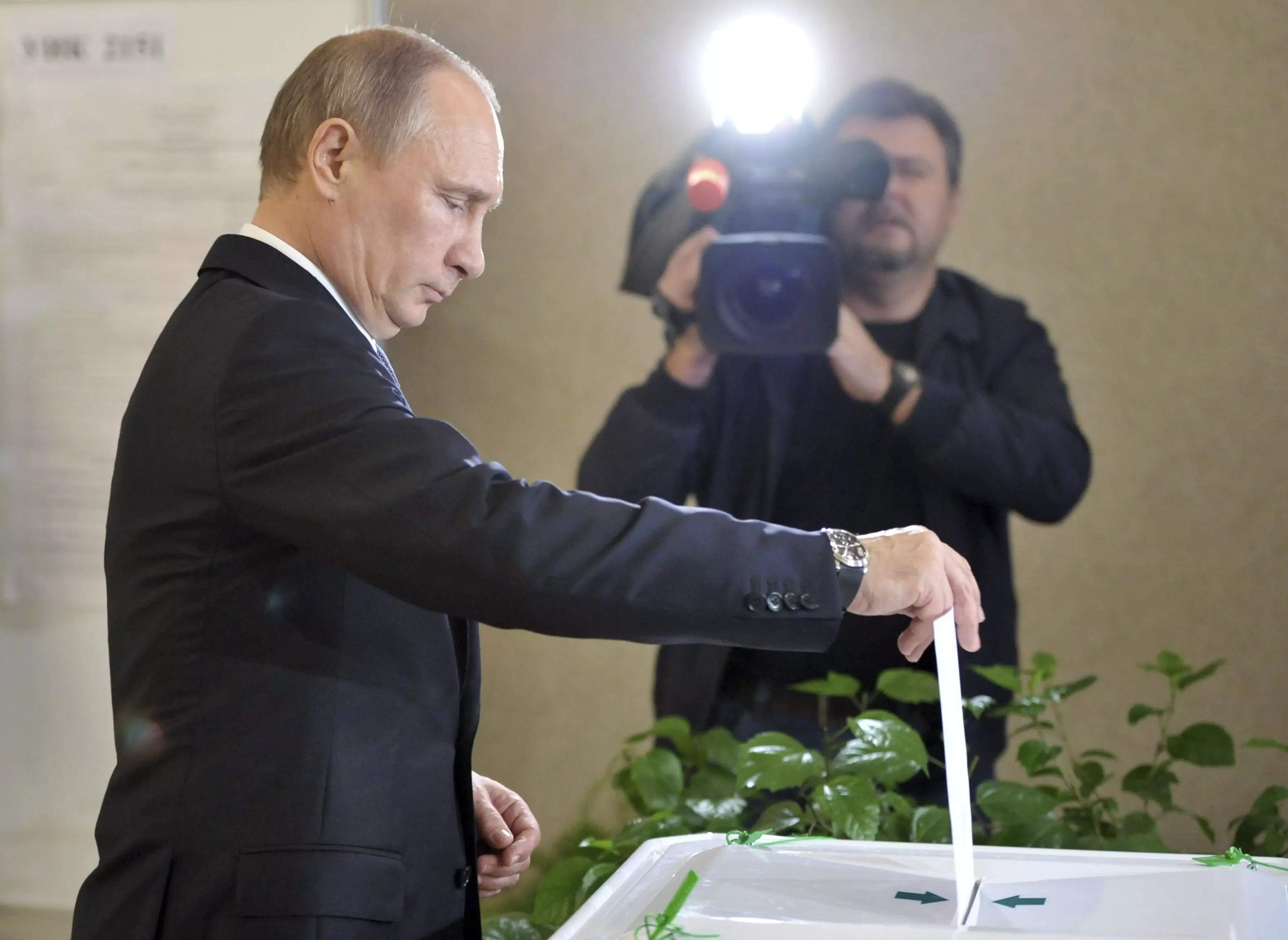 נשיא רוסיה פוטין מצביע במוסקבה