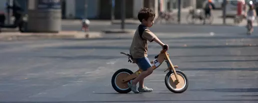 רוכב אופניים צעיר ברחובות תל אביב ביום הכיפורים אשתקד