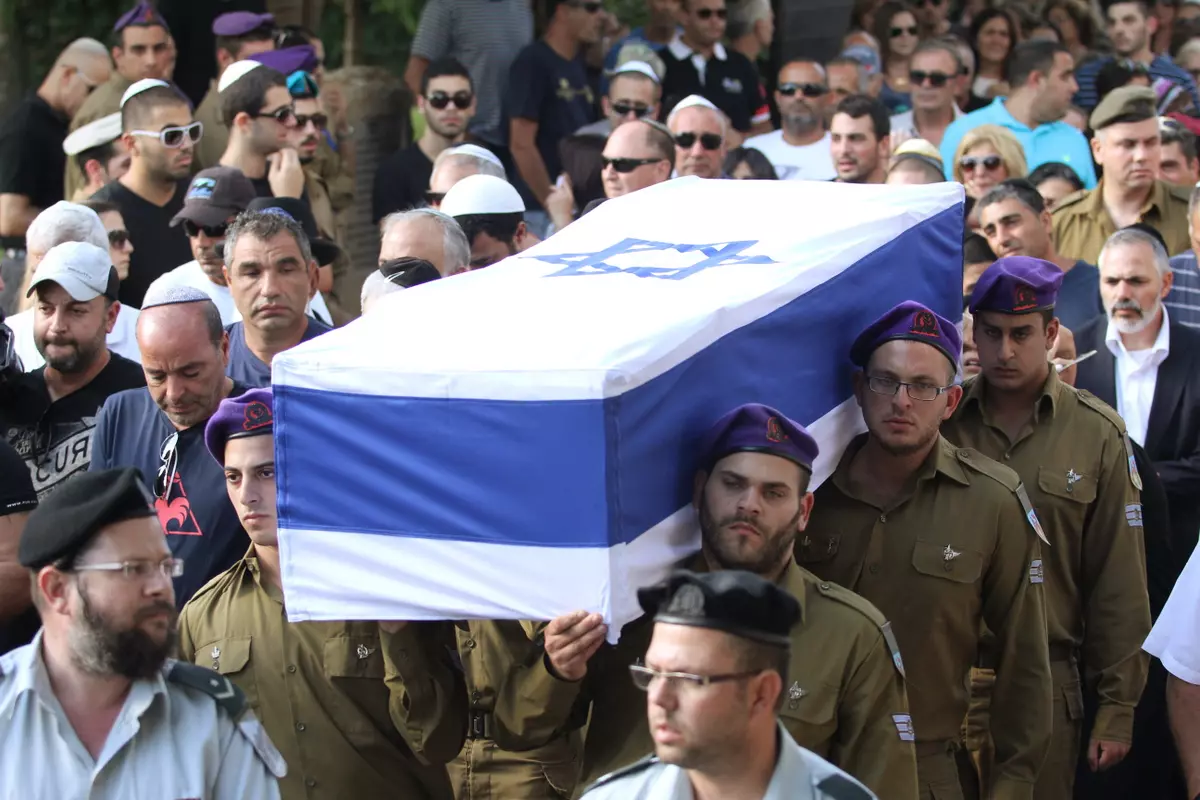 הלוויתו של סמל גל קובי שנרצח ליד מערת המכפלה