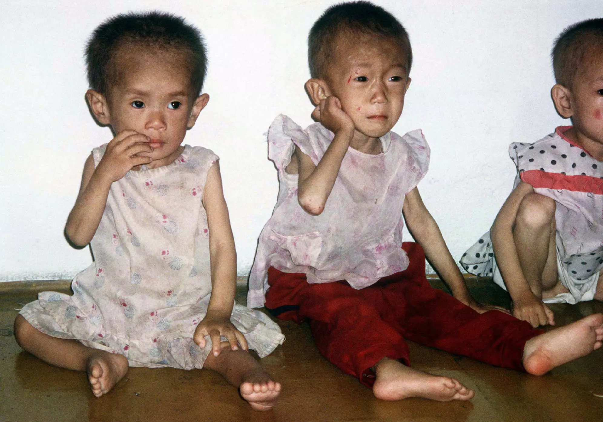 המדינות השכנות אינן מעוניינות בגל של פליטים. ילדים צפון-קוריאנים בזמן מגיפת הרעב של שנות התשעים