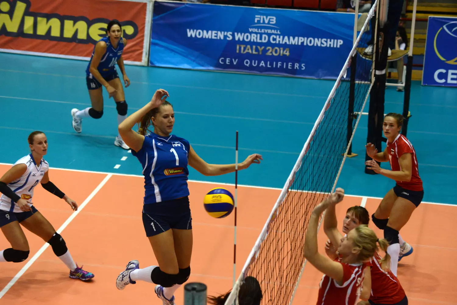 נבחרת ישראל בכדורעף נשים נגד לטביה