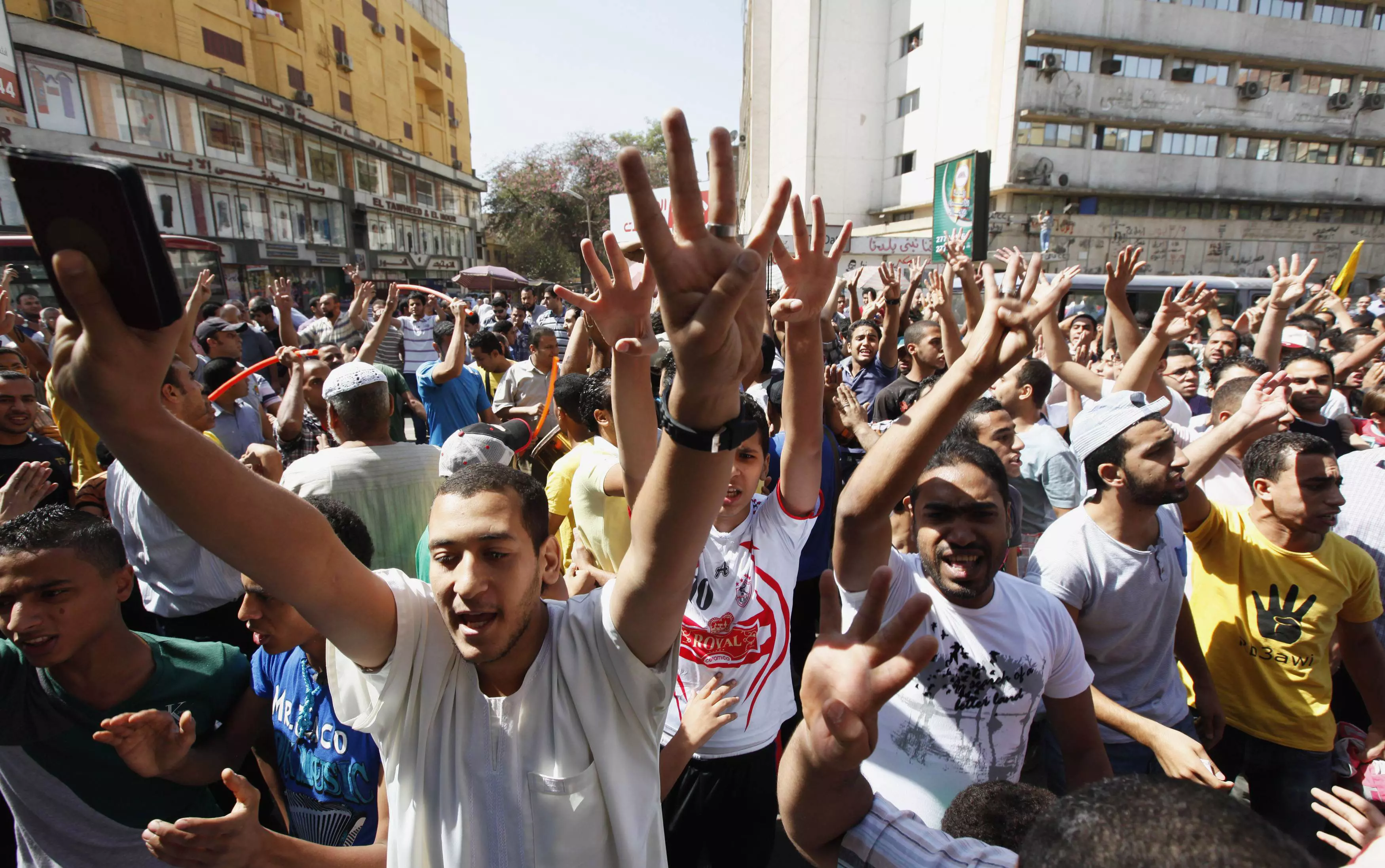 "ינסו להראות שהצבא רק של אלו שתמכו בהפיכה". מפגינים בכיכר תחריר