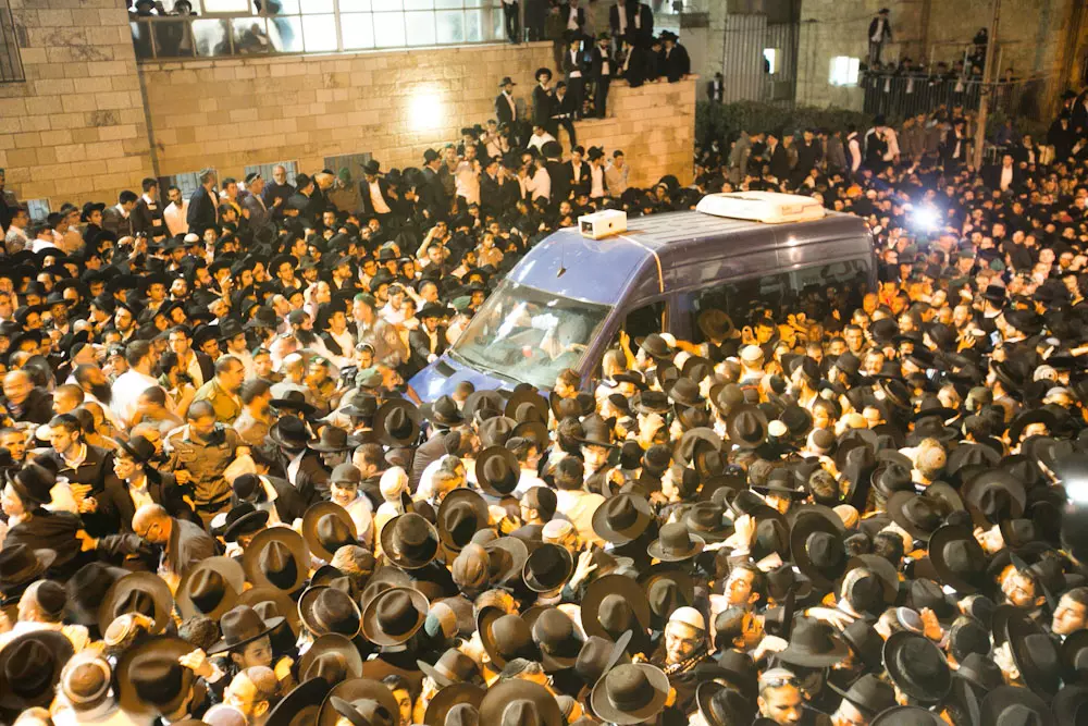 למעלה מ800 אלף משתתפים. הלוויתו של הרב עובדיה
