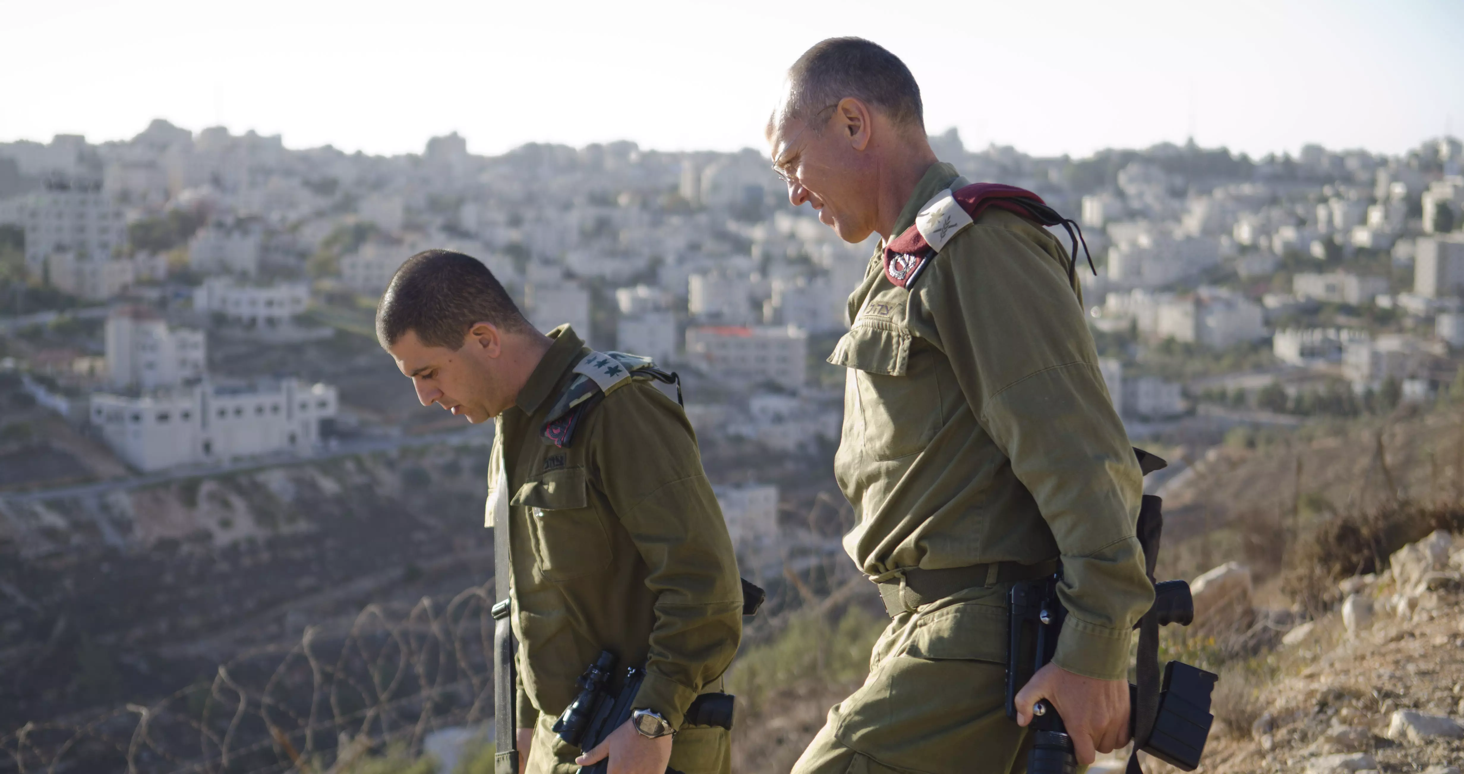 פיקד על המבצע. אלון