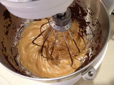 מכינים מוס שוקולד