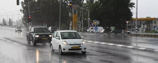 הגשם עשוי לשבש מערכות בטיחות ברכב