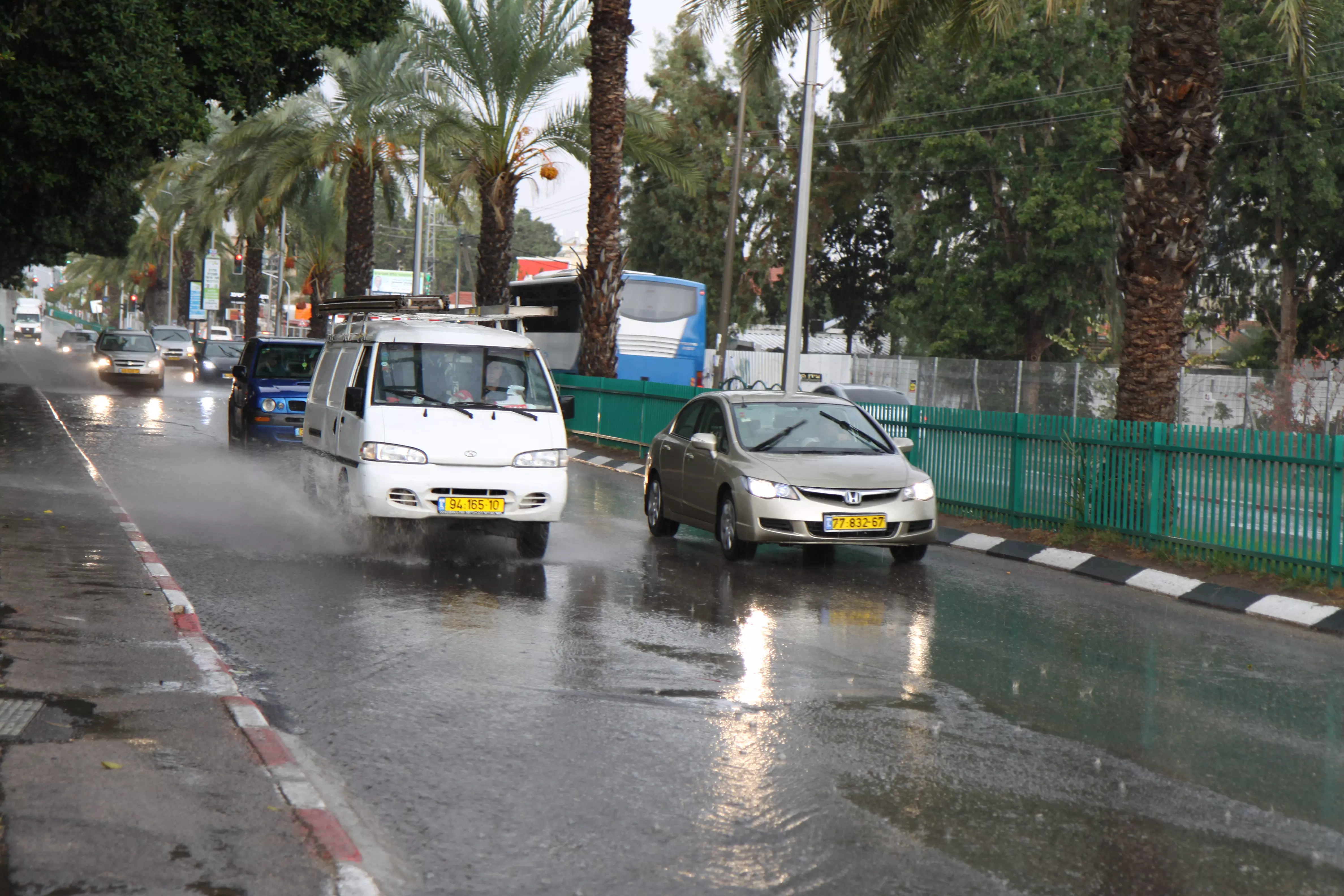 יש להדליק אורות בכבישים בינעירוניים גם ביום