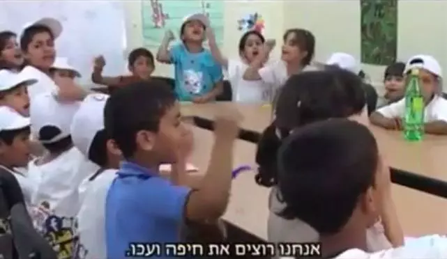 הילדים לומדים בשיעור מדוע הפלסטינים מקריבים את עצמם
