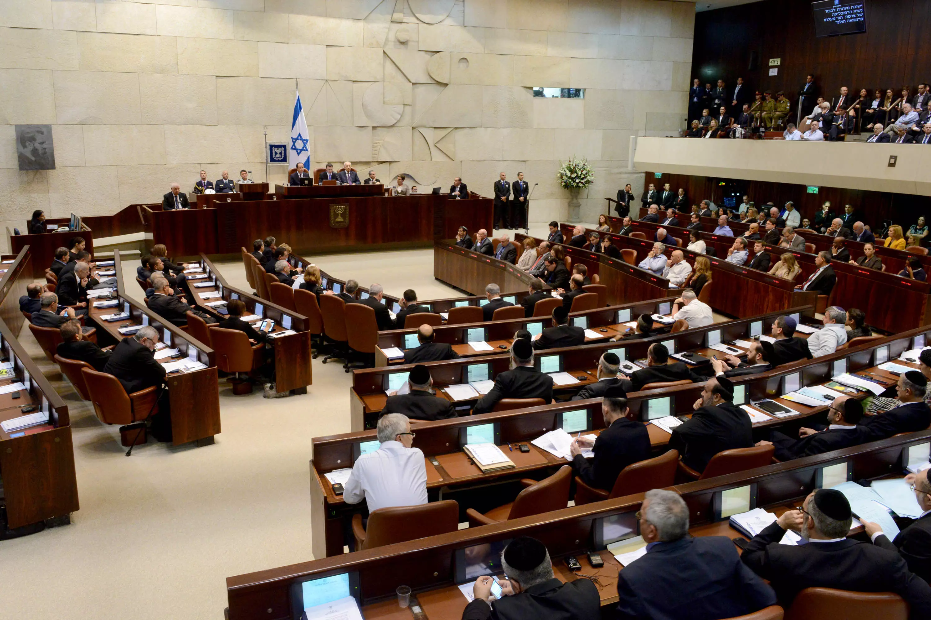 יהודי מאמין הנאמן לה' ולתורתו אינו זקוק לחוק הכנסת כדי לחוש את חובתו לצאת להגנת עמו וארצו