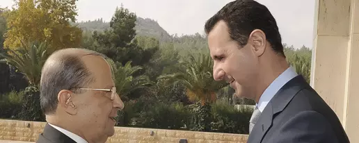 "נמשיך לתמוך בגנרל עאון". מישל עאון עם נשיא סוריה בשאר אסד, בשנה שעברה