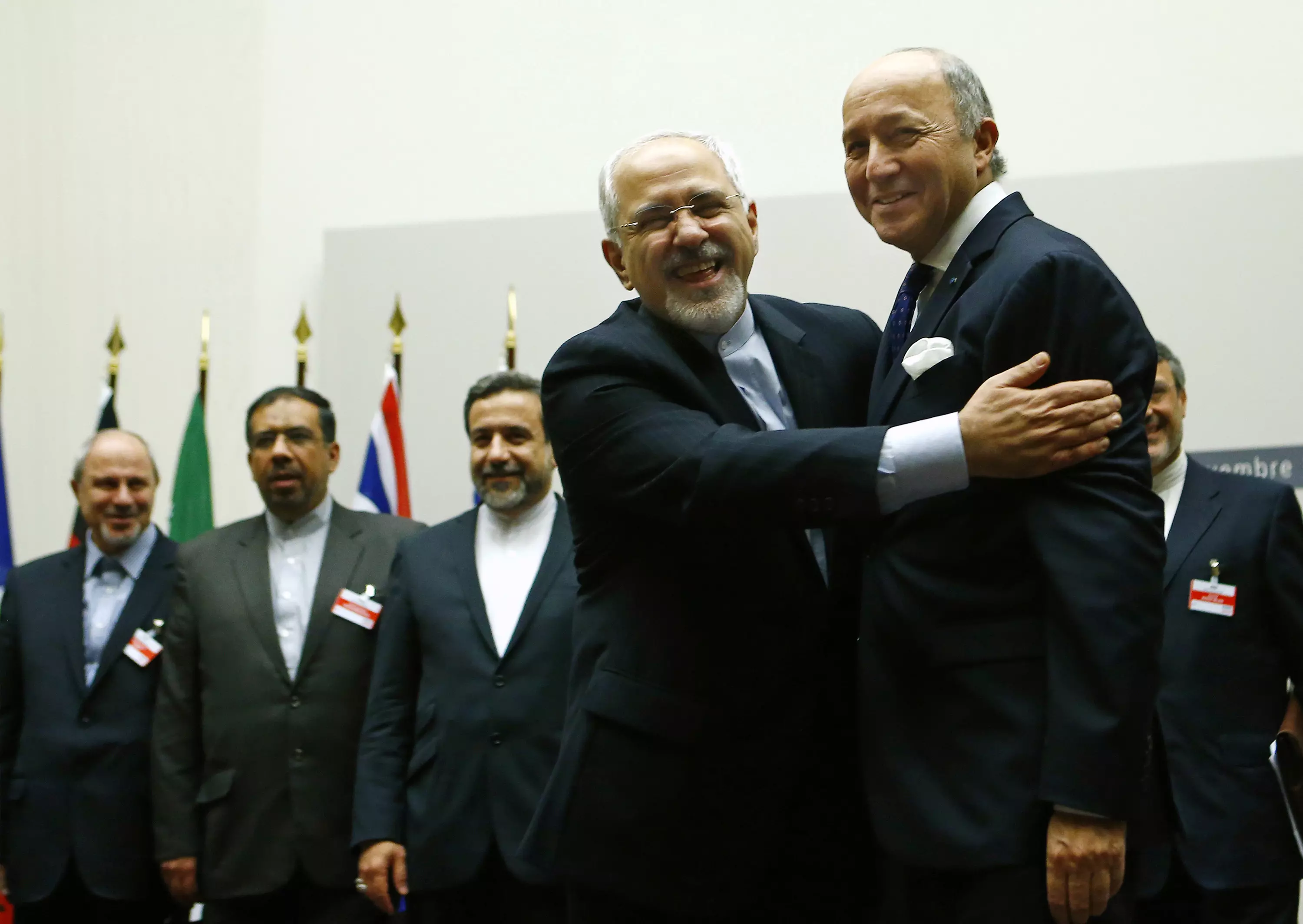 העולם ממהר לצרף את איראן למשפחת העמים. שרי החוץ של צרפת ואיראן בז'נבה