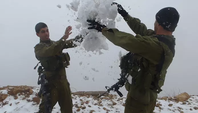 החיילים נהנו מהלבן-הלבן הזה. החרמון הבוקר