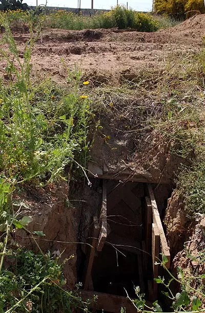 לטענת המקור, סכום השוחד אותו קיבלו הקצינים עומד על כ-100 אלף לירות מצריות, ששוויין כ-18 אלף דולר