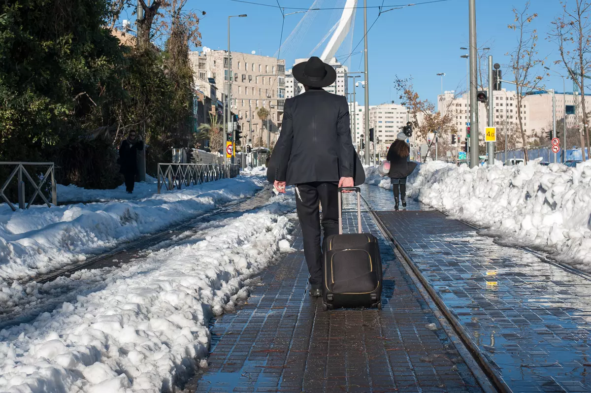 "היום יחוברו כל היישובים לחשמל". ירושלים, אתמול