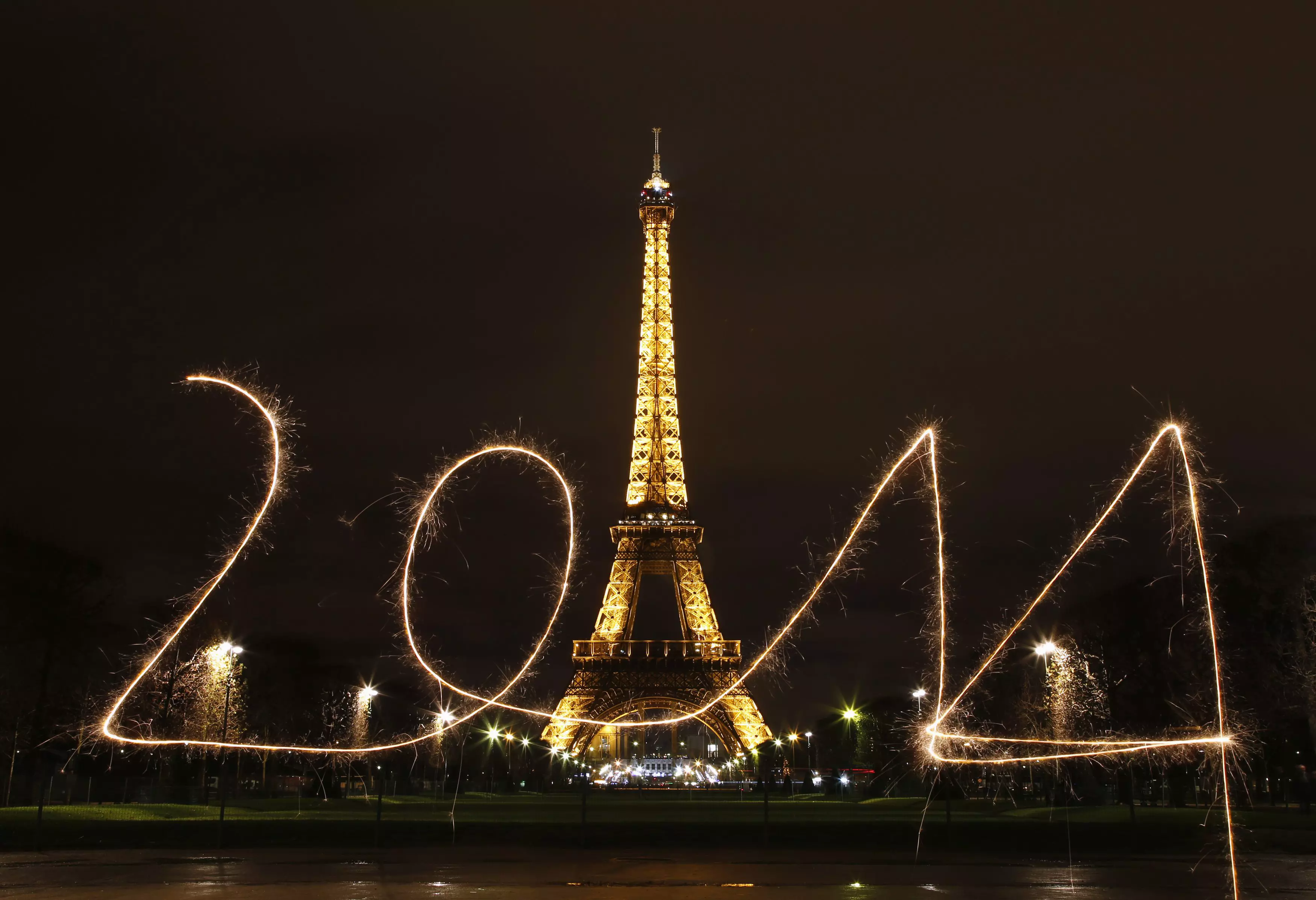 חגיגות השנה החדשה במגדל אייפל שבפריז