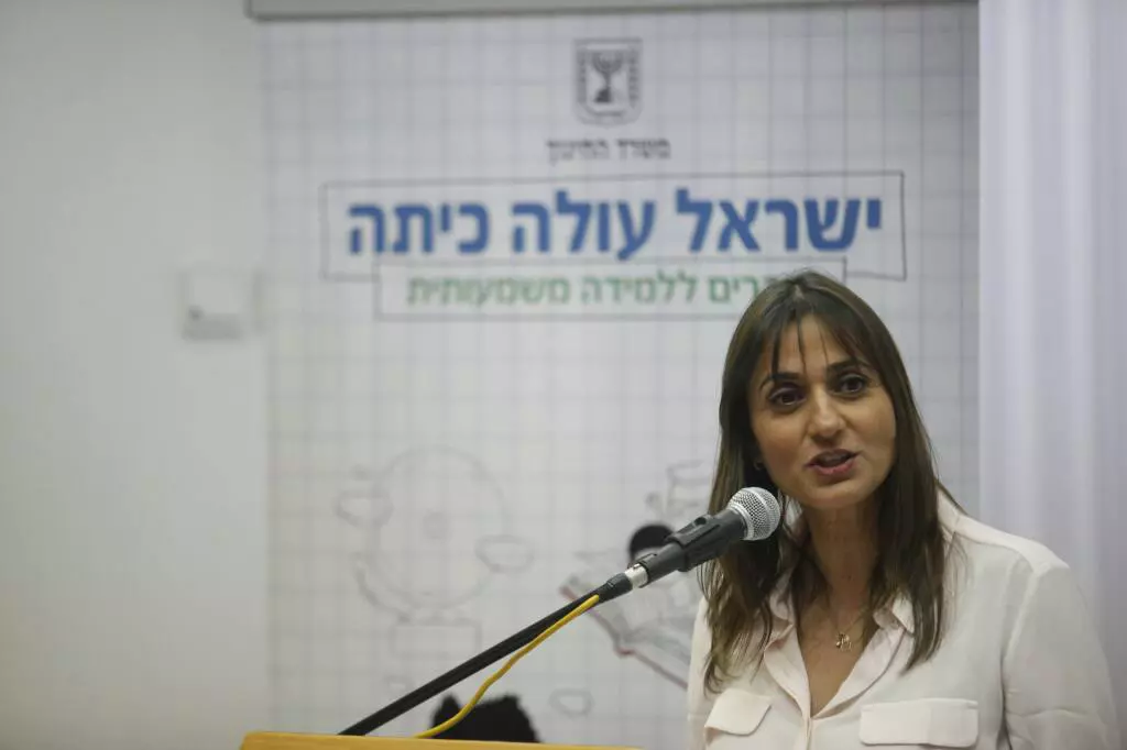 "דיון והבעת דעות הם חלק אינטגרלי בהוראה". כהן