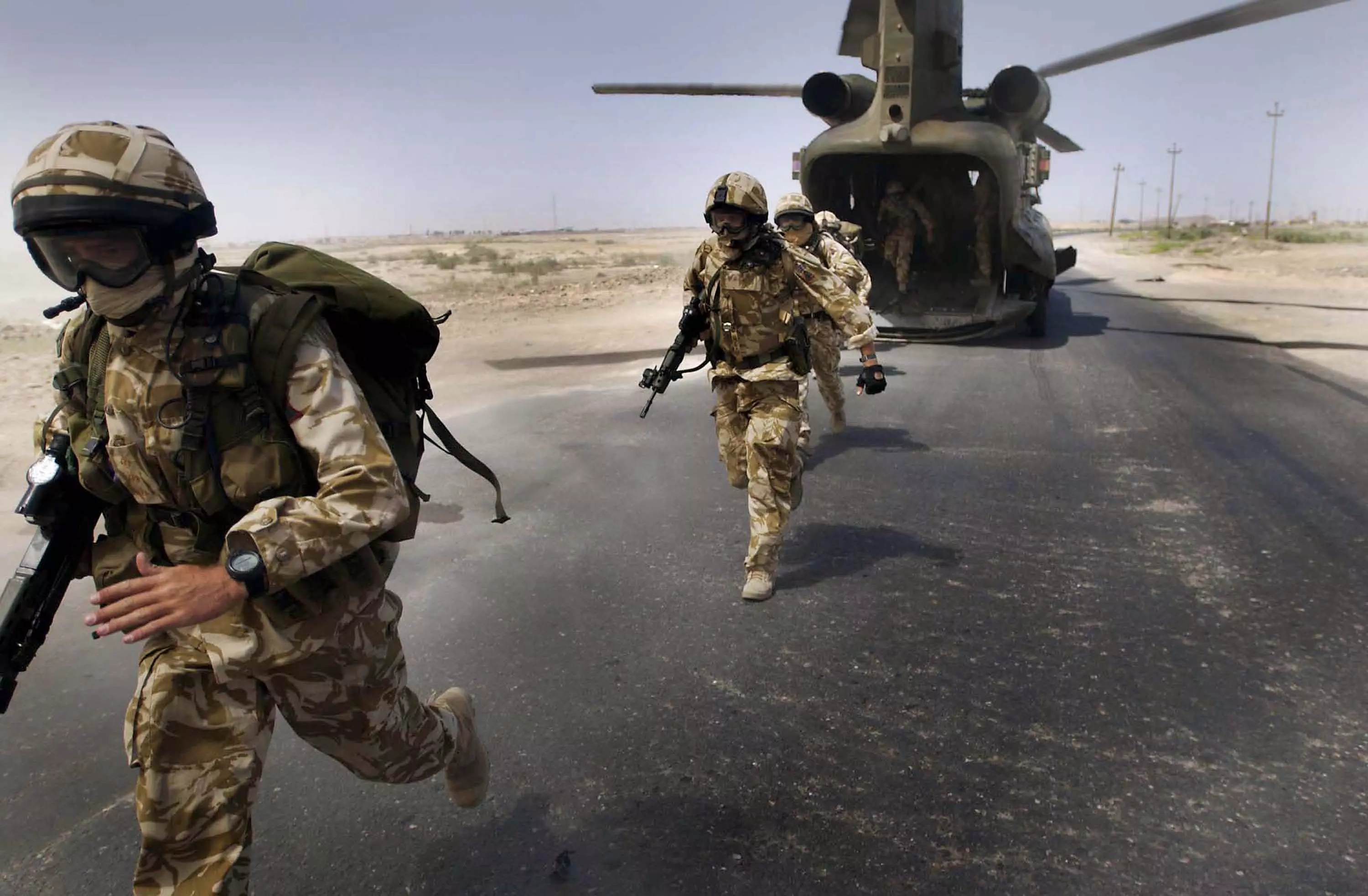 פיגועי ההתאבדות החלו רק לאחר כניסת הכוחות הזרים. חיילים בריטים בעיראק