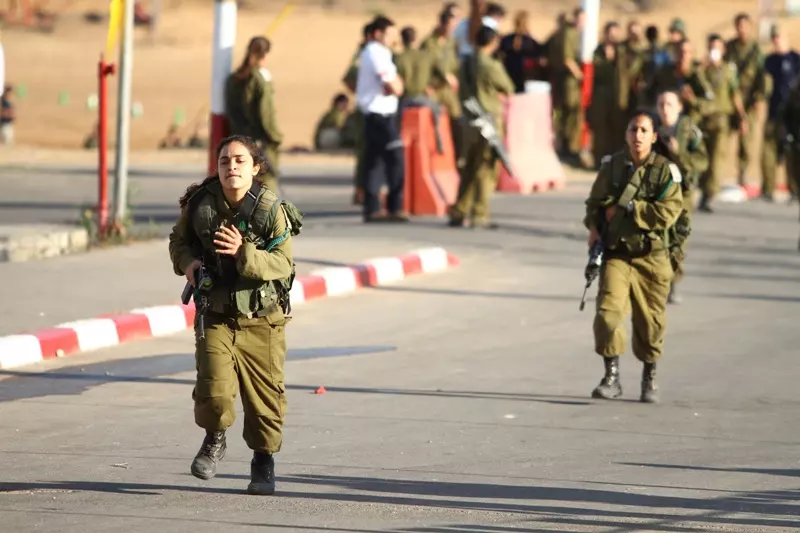 חיילות בתחרות כושר קרבי, ינואר 2014