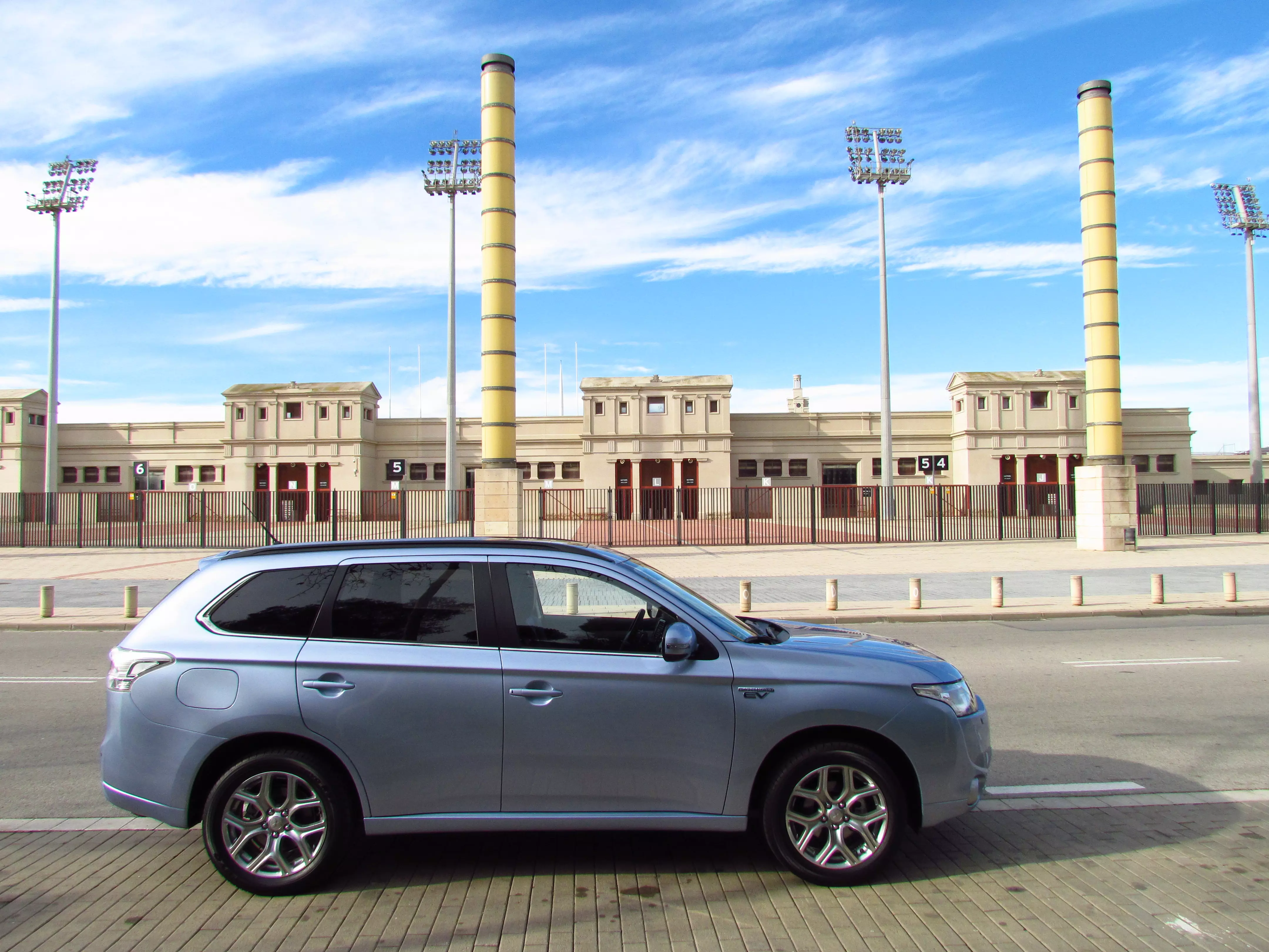 השקה מיצובישי אאוטלנדר PHEV