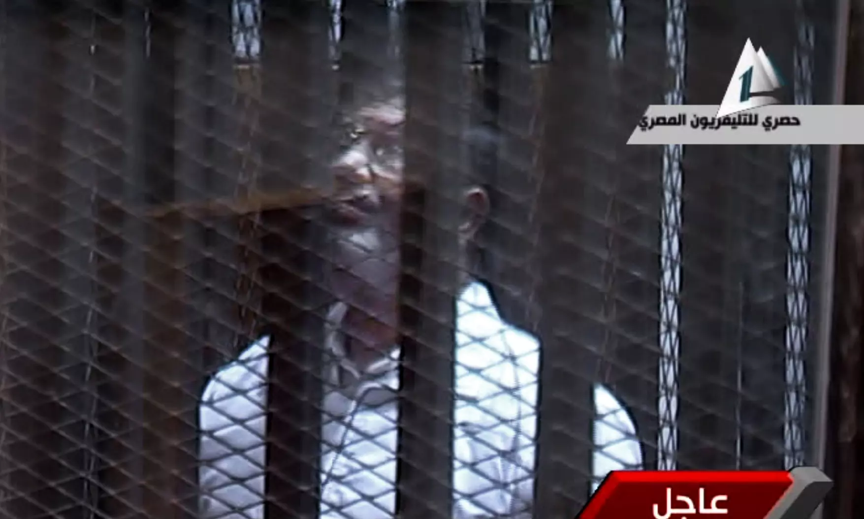 נשיא מצרים המודח מורסי מאחורי הסורגים