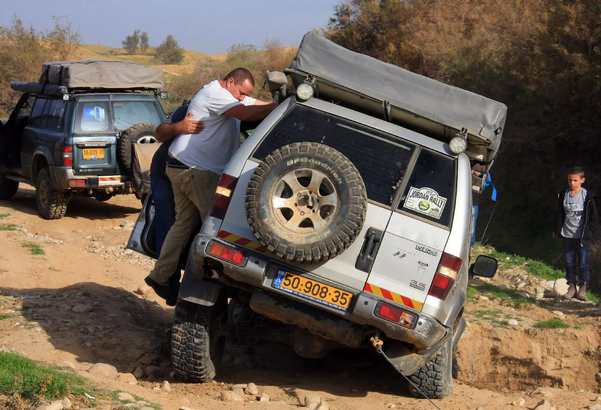 גם אם אין לך ניסן פטרול, תוכל לסמוך על החברים שיחלצו אותך מכל צרה