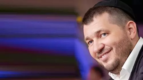 פועל עתה למכירת השלד הבורסאי של חברת ZBI לסוחר השלדים כפיר זילברמן. אלכסנדר גרנובסקי