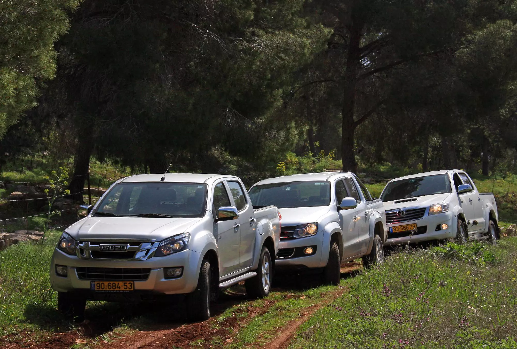 עבור טיילי שטח, תצורת טנדר מאפשרת להפריד בין הנוסעים לבין מטען המחנאות. לטנדרי 4X4 יש יכולות שטח טובות מאוד, ופוטנציאל שיפורים בלתי נגמר.