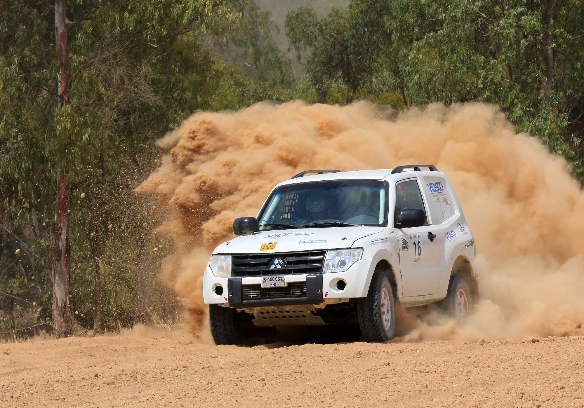 4X4 קבוע משחרר את הנהג מהצורך להתעסק בשילוב הנעה קדמית, ומשפר את בטיחות הנסיעה בכביש ובשביל