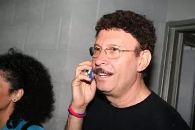 מנדלמן. יצא איתן לקנדה