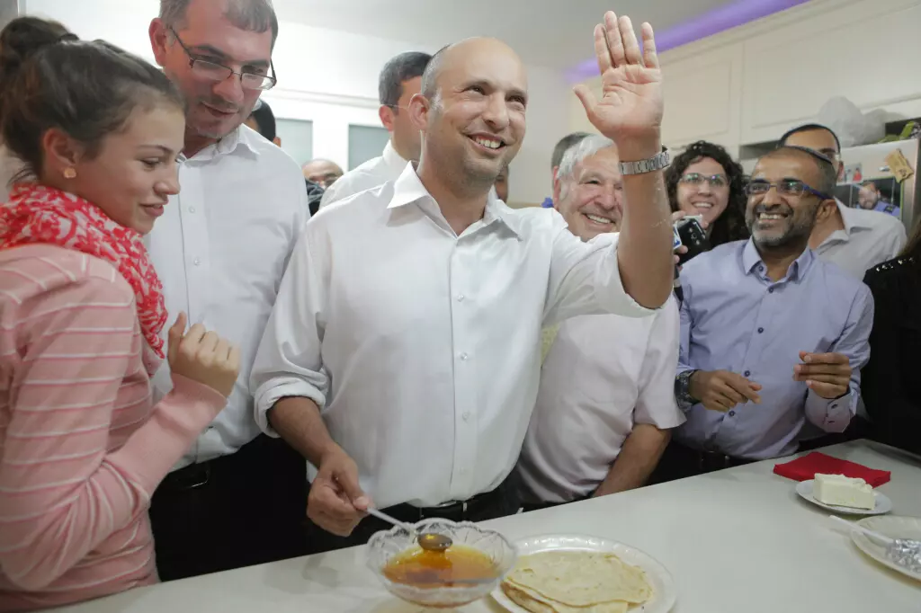 "כמו השיחות של אראלה ממפעל הפיס - תמיד כיף". בנט