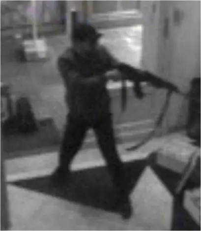 החשוד בירי, בתיעוד ממצלמות האבטחה של המוזיאון.