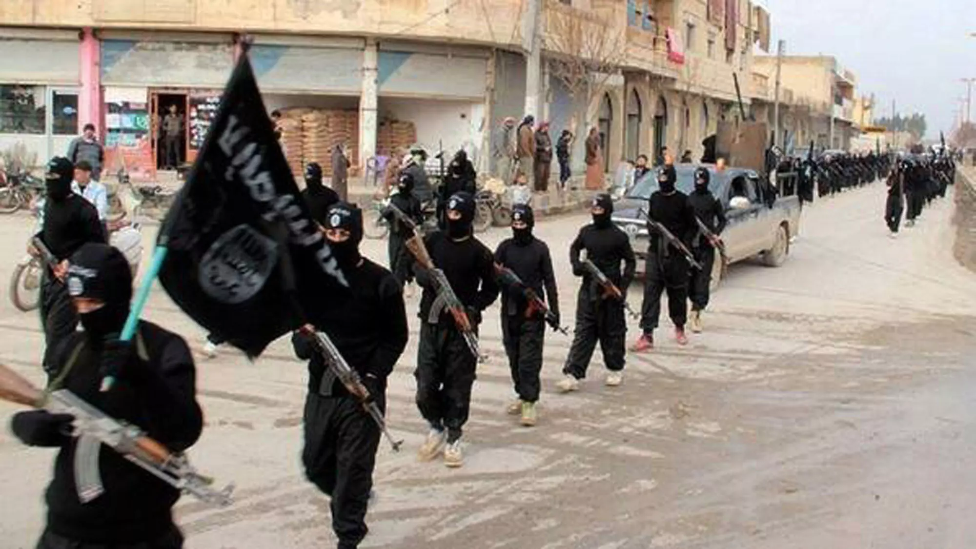 לוחמי "דאעש" בלבוש אופייני בעיראק
